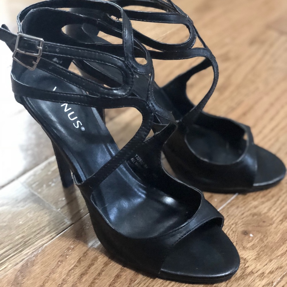 Black heels Venus size 9